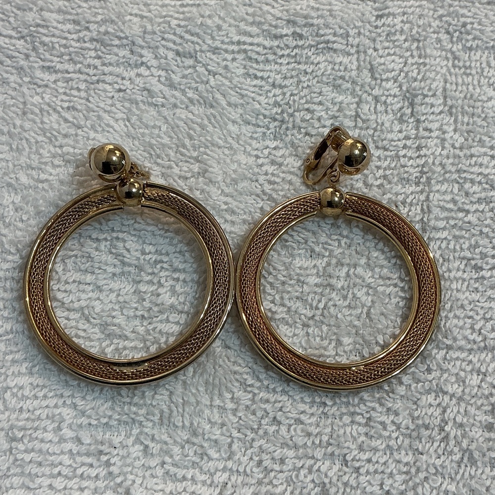 🌼Vintage🌼 Gold Tone Textured Hoop Clip-On Earrings